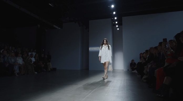 Tra luci e trasparenze la donna Scervino