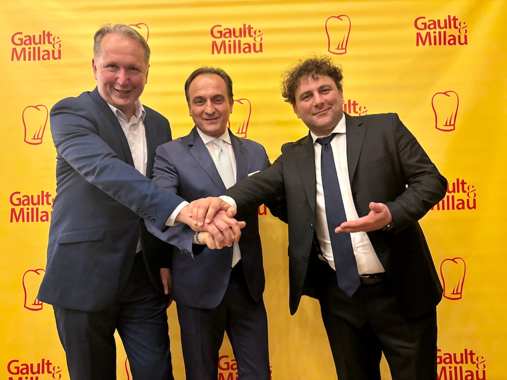 Miroslav Lekes, CEO di Gault&Millau Italia_ ALberto Cirio Presidente Regione Piemonte, Daniele Scaglia, Chief Inspector di Gault&Millau Italia